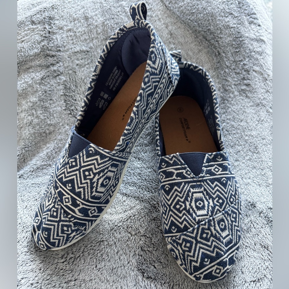 Ardene Navy and White Patterned Slip-On Flats